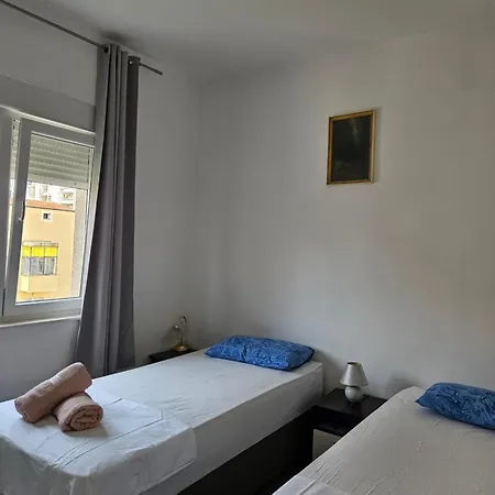 West Gate Apartment *