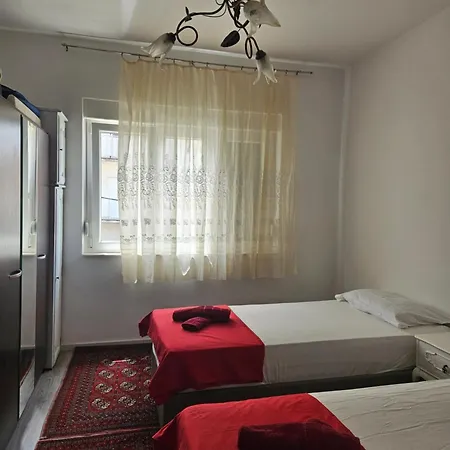 West Gate Apartment *